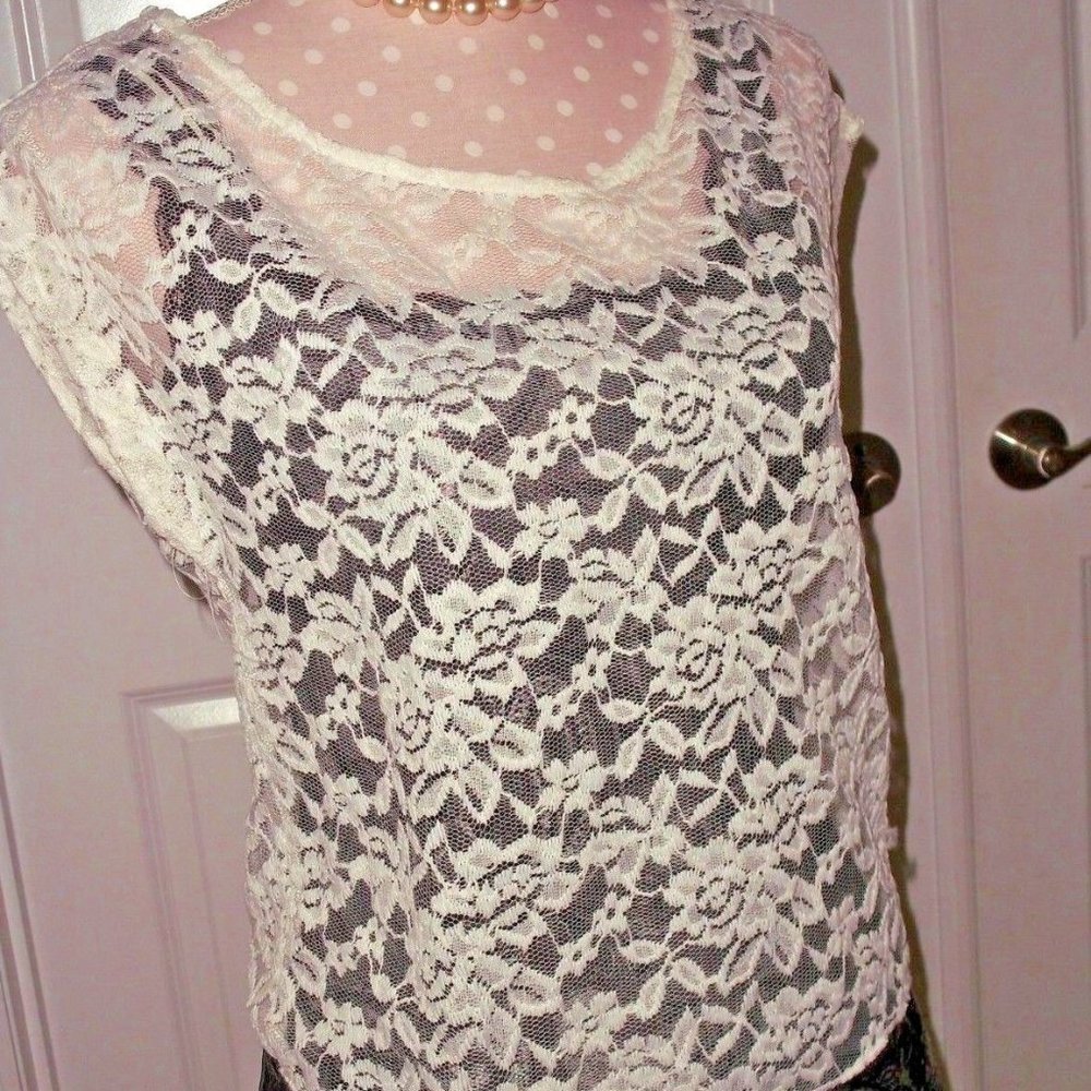 AERIE American Eagle Floral Lace Boho Keyhole Short Sleeve T Shirt Blouse Top XS